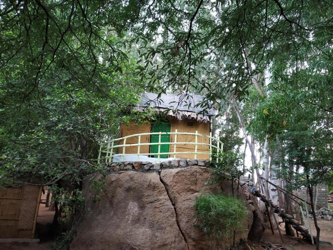 Hotel Gowri Hampi Exterior photo