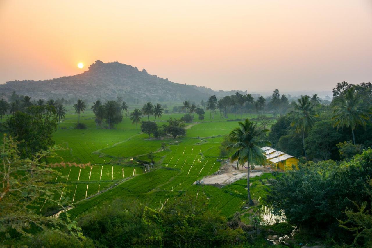 Hotel Gowri Hampi Exterior photo