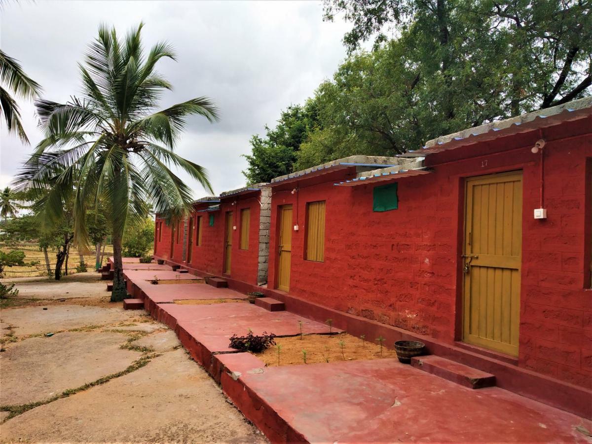 Hotel Gowri Hampi Exterior photo